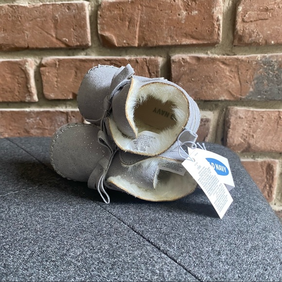 6-12M NWT Old Navy Faux Suede Grey Booties - Picture 8 of 9